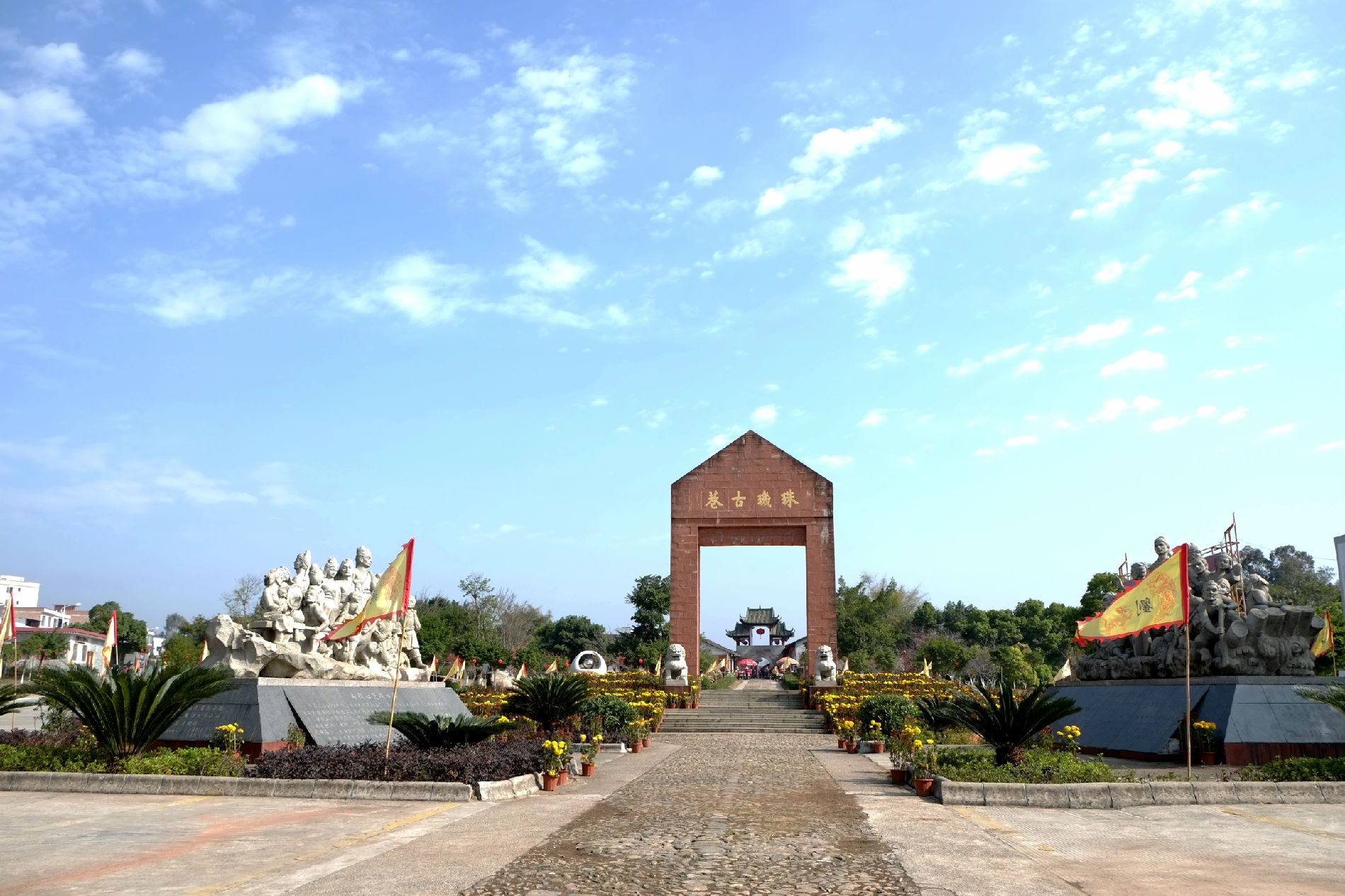 地址:南雄市珠玑镇珠玑村(南雄市区北9公里) 门票:40元 电话:(07)1)